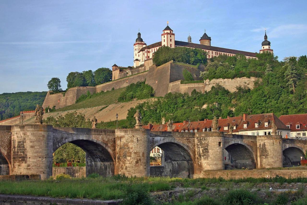 Privatzimmer Nahe Bahnhof Und City Würzburg Exterior foto